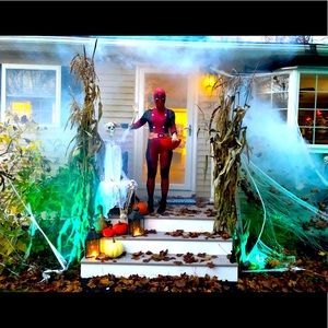 Deadpool Halloween costume size small with mask